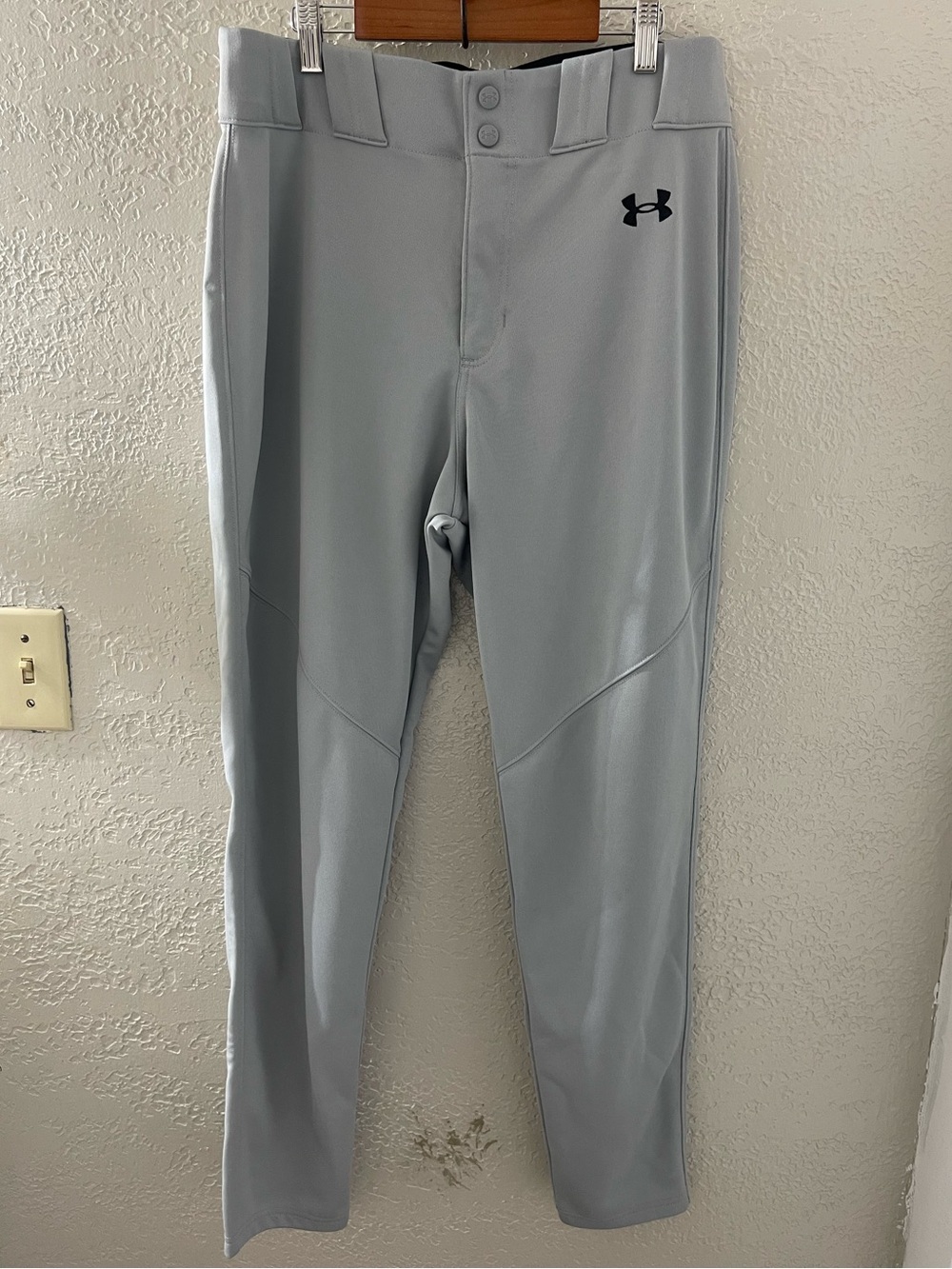 Under Armour Men's Grey Athletic Baseball Sweatpants with Logo Large